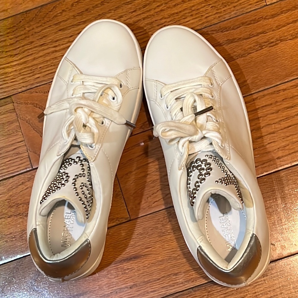 NWOT Michael Kors white leather sneaker